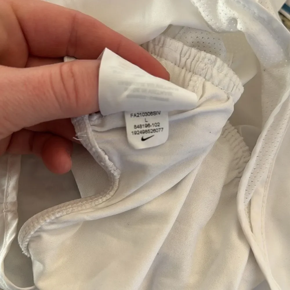 Girls Nike Gym Workout Running Shorts in white size large
